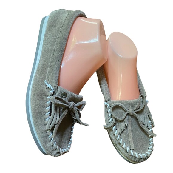 Minnetonka Women’s Gray Taupe Suede Kilty Plus Moccasins Size 7 Comfort Shoes - Picture 1 of 11